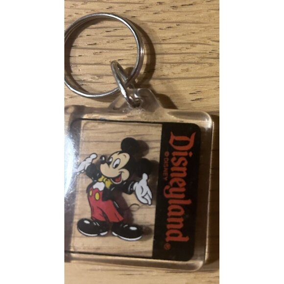 Walt Disney World Disneyland Mickey Mouse Plastic Keychain - Picture 8 of 8